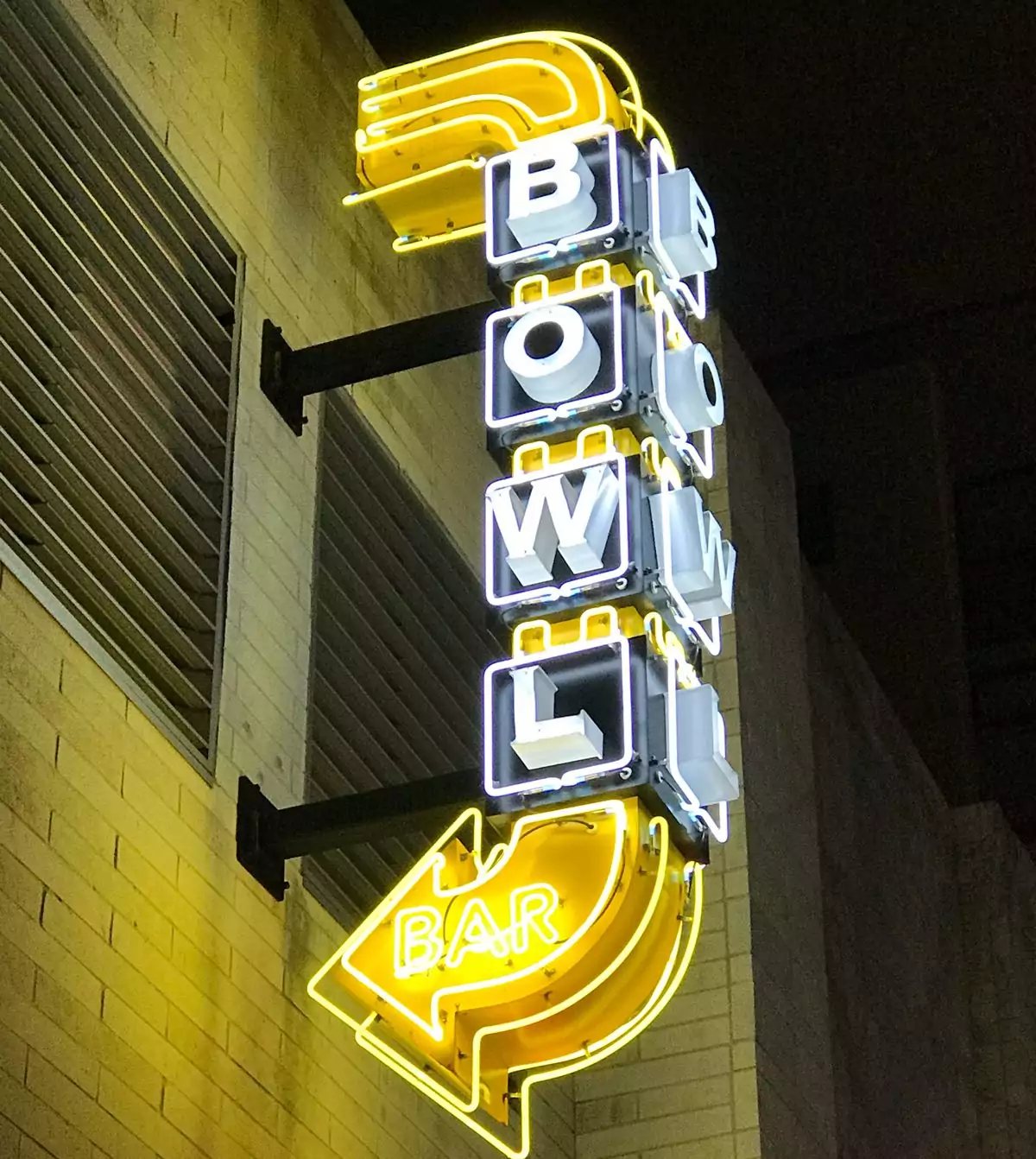 Oracle Signs Texas - Photo of a bowling sign. It is a glowing yellow neon sign